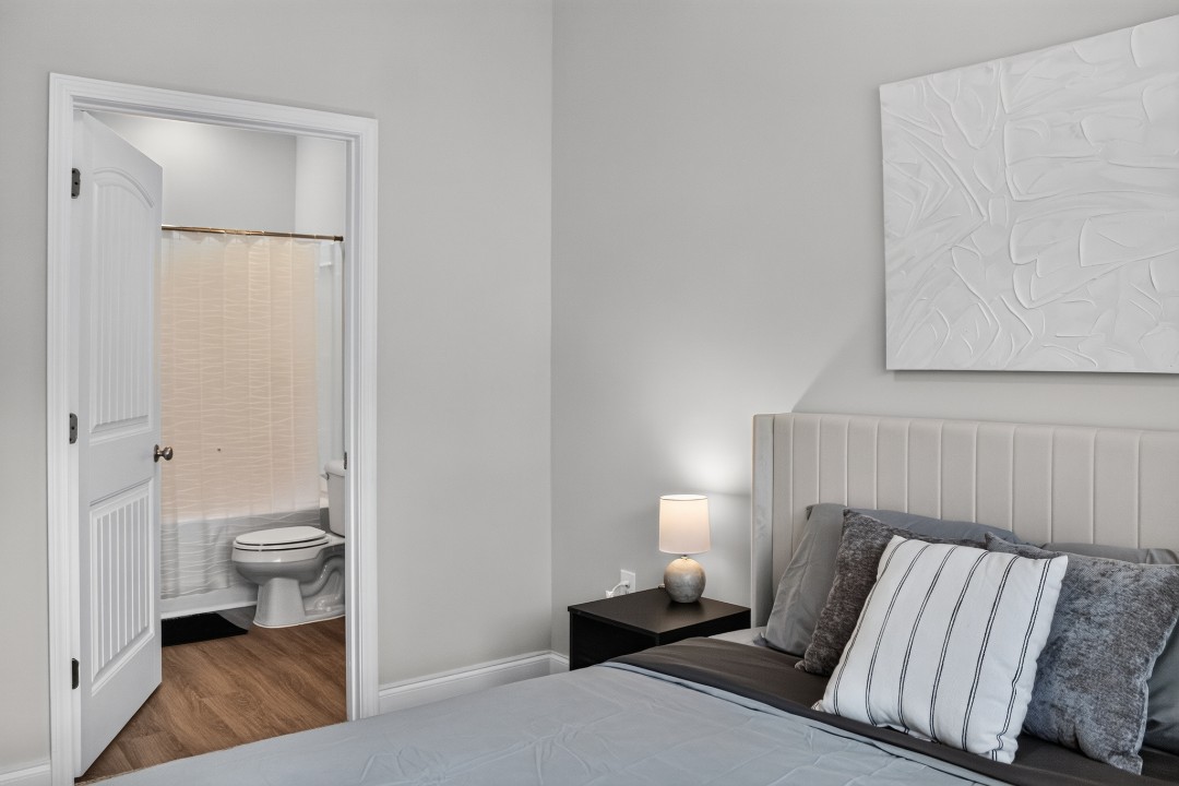 Hickory Grove · Unit 1202 2/2