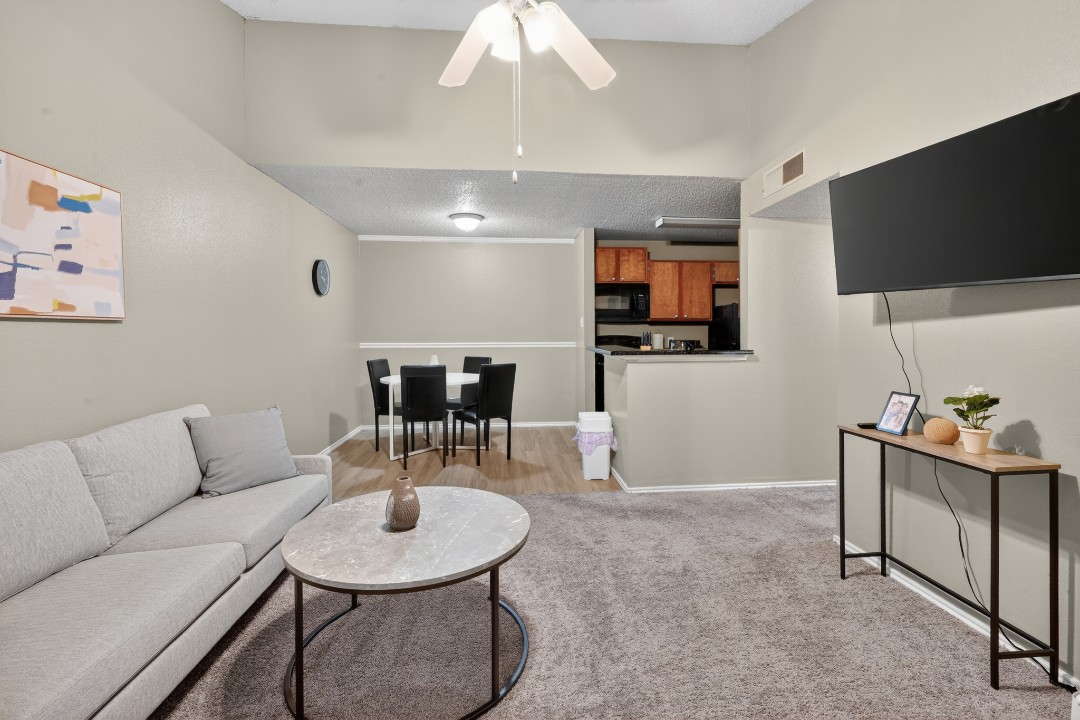 District West · Unit 512 2/1