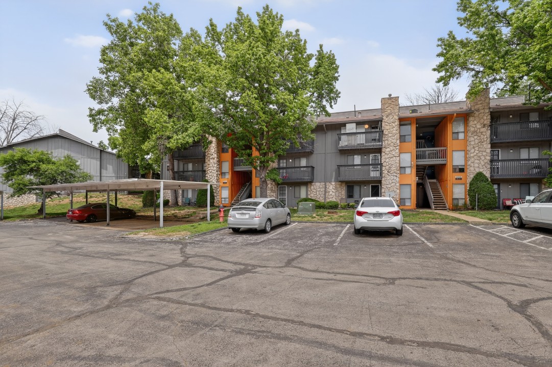 Hillcrest 8318E · Unit 2/1