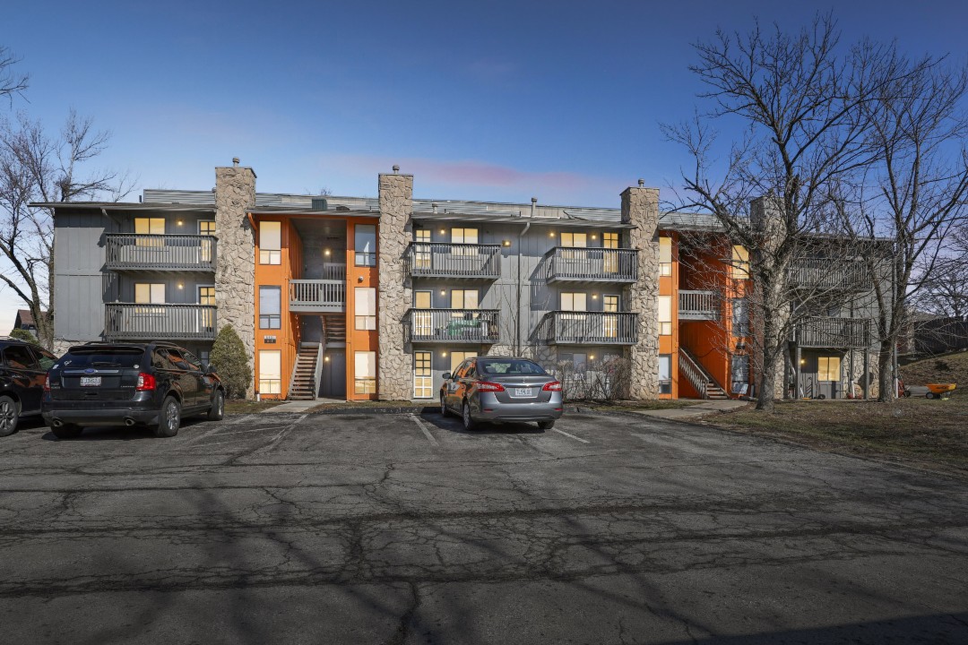 Hillcrest 8318E · Unit 2/1