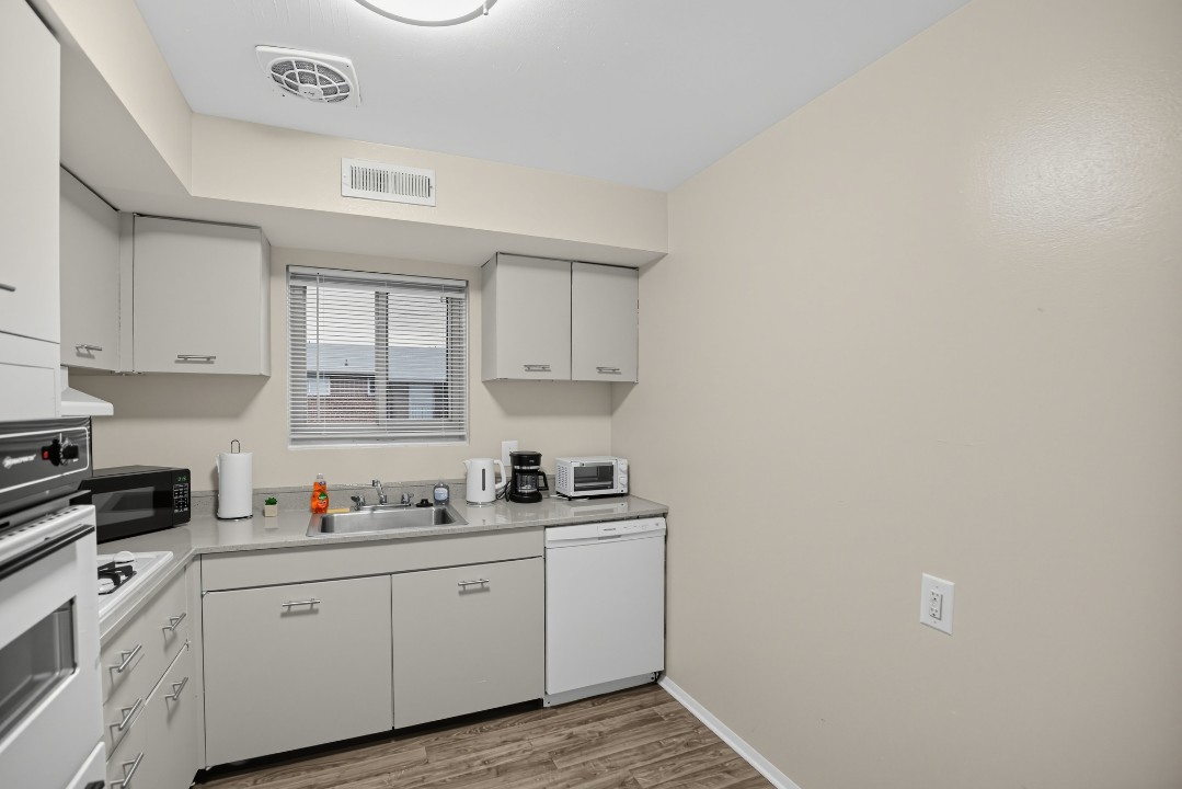 MIlbrook Park Apartments 6964 MI 2A · Unit 2/1