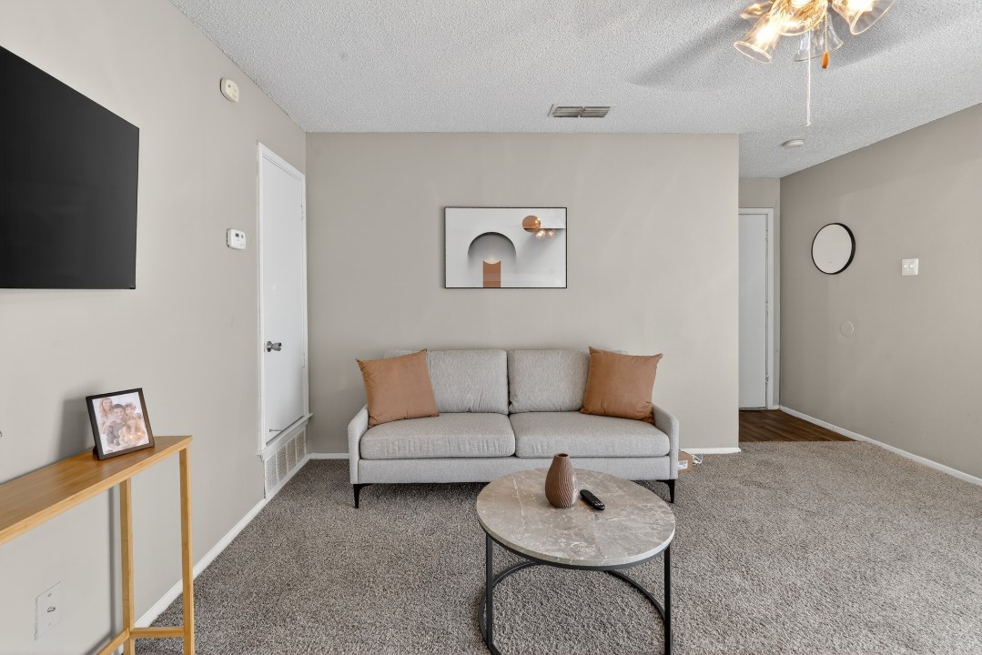 District West · Unit 228 2/2