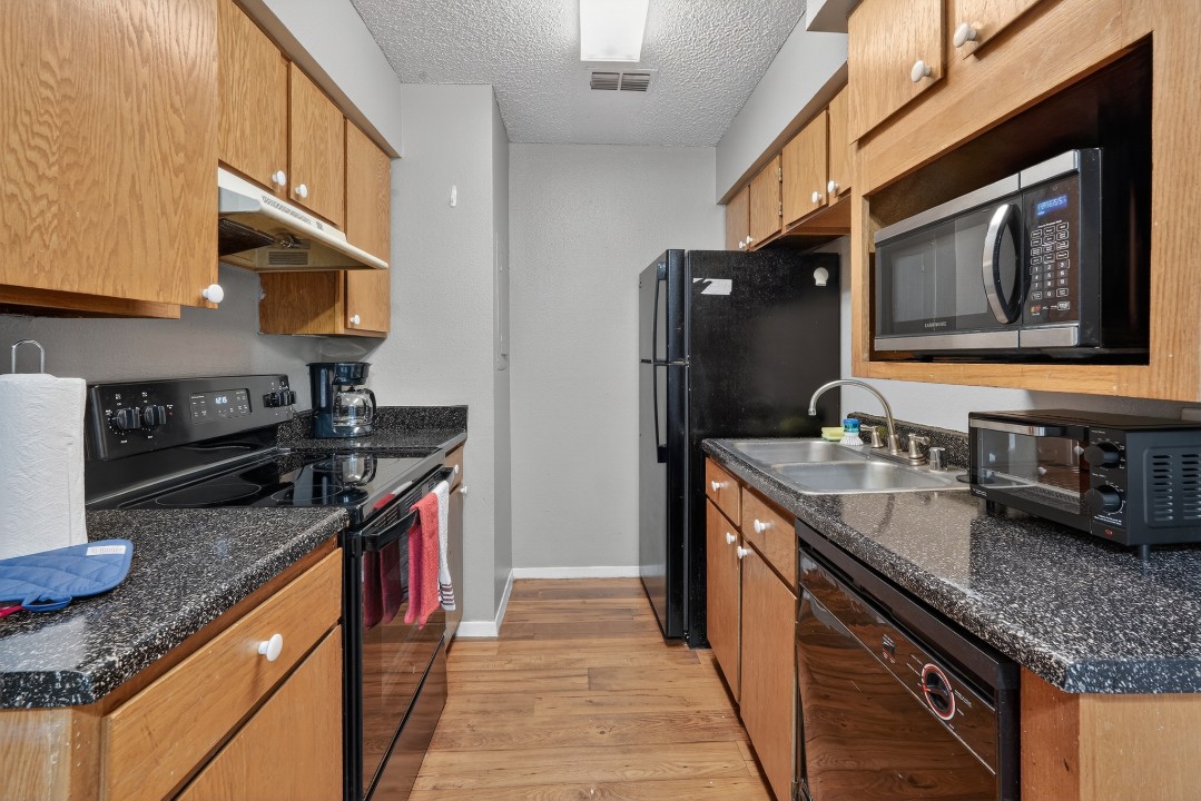 District West · Unit 10 2/2