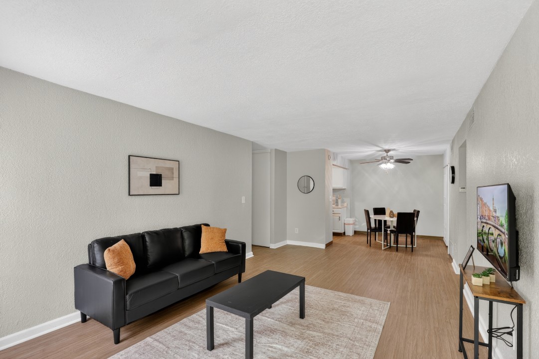 Hillcrest 8306D · Unit 2/1