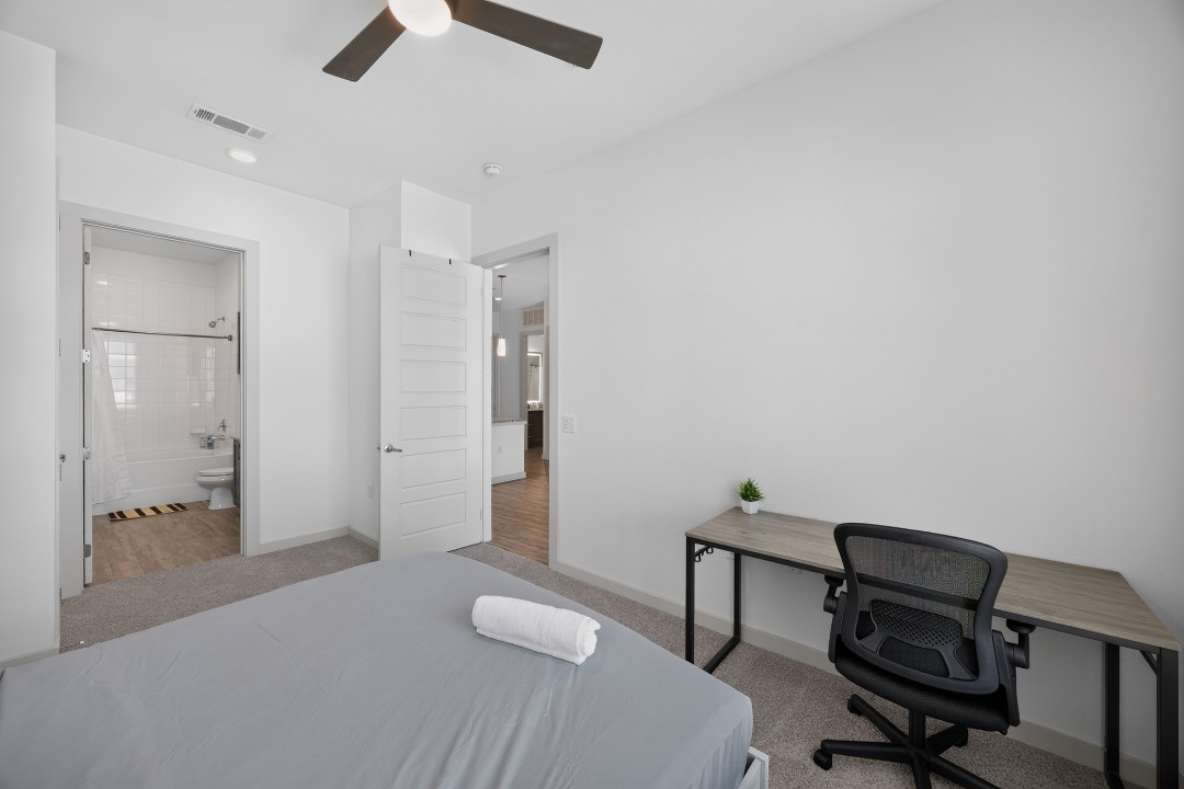 The Creekside at Vantage · Unit 6306 2/2