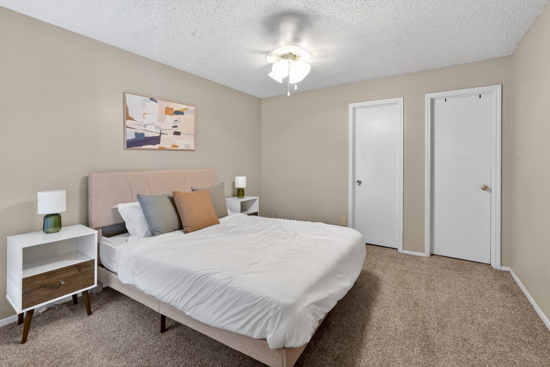 District West · Unit 10 2/2