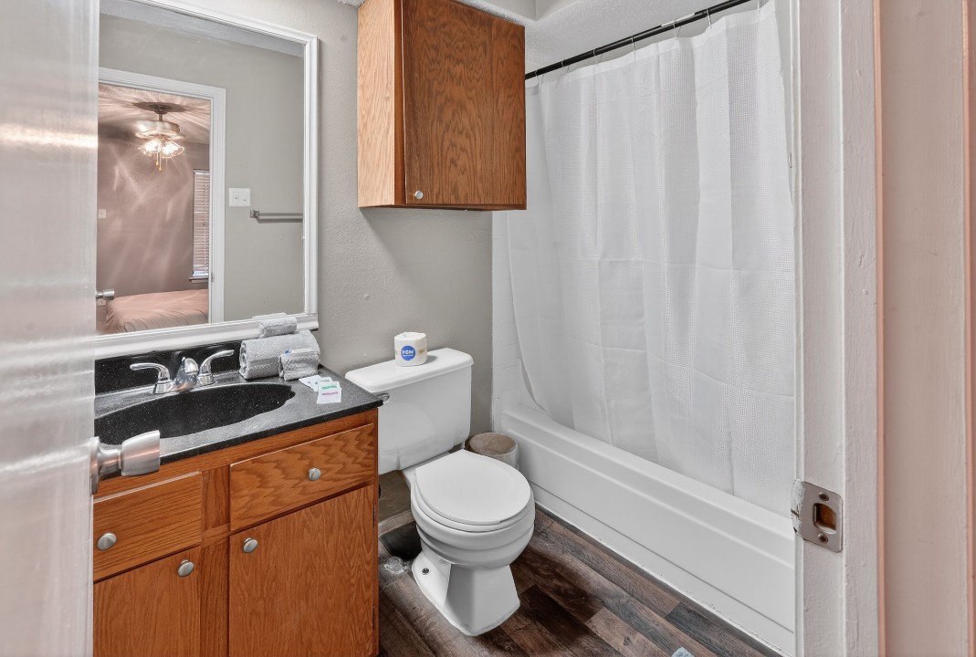 District West · Unit 228 2/2