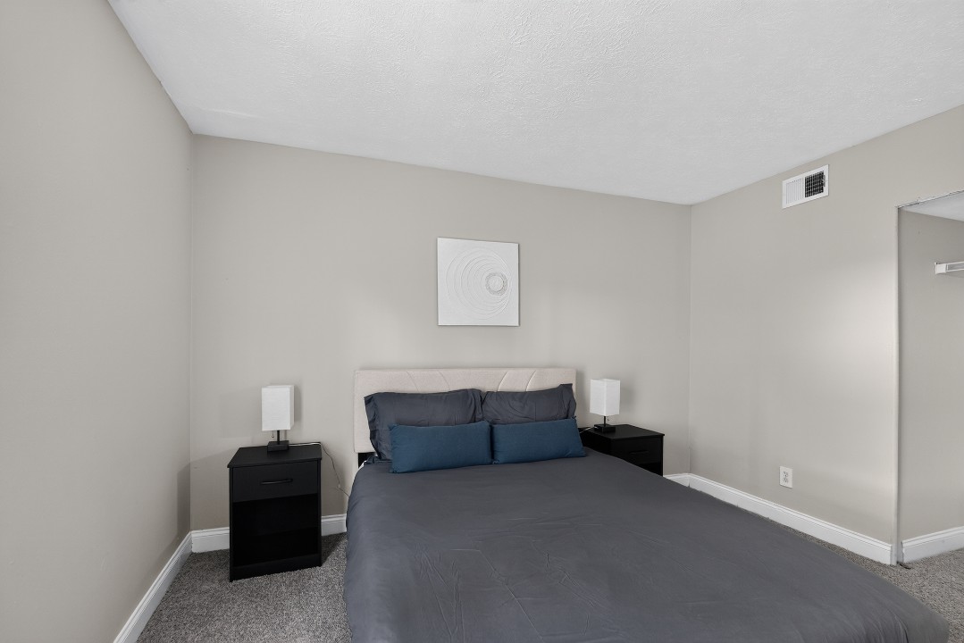 Aspen Woods R-08 · Unit 2/2