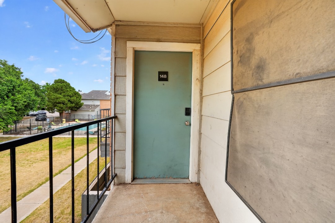 District West · Unit 148 2/2