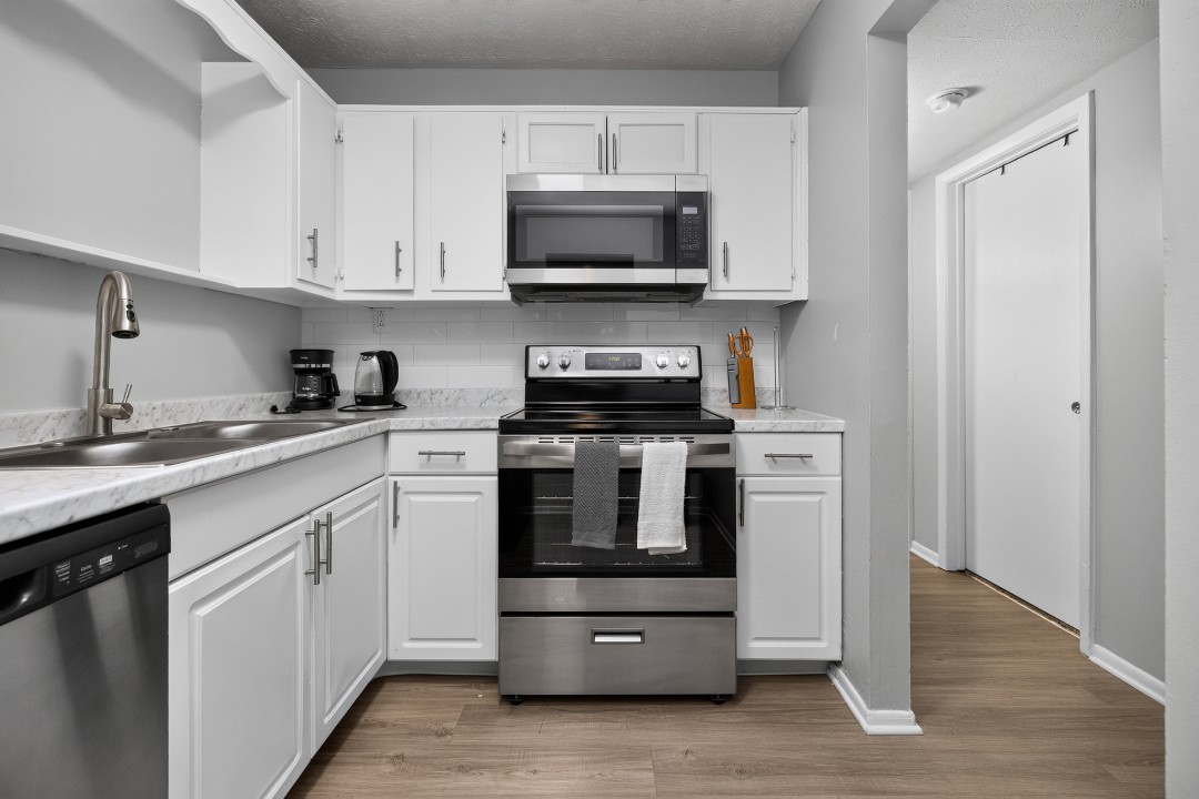 Prime Apartments · Unit 215 2/2