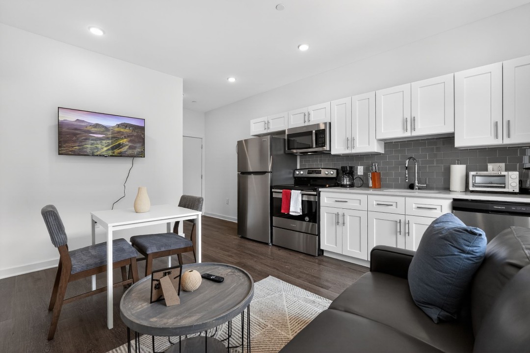 Fairmount Square 1532-2F · Unit 1/1