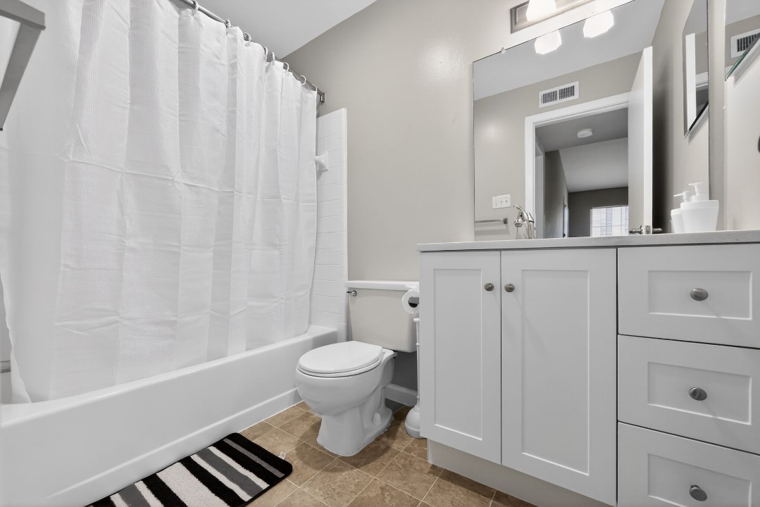 Lincoln Green · Unit 223 1/1