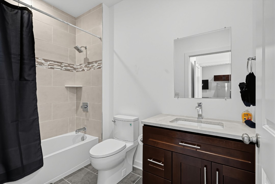 Fairmount Square 1528-2E