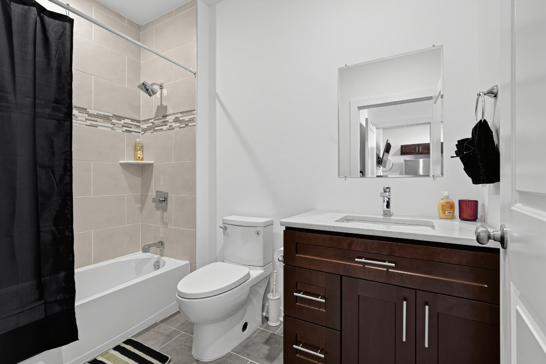 Fairmount Square 1528-2J
