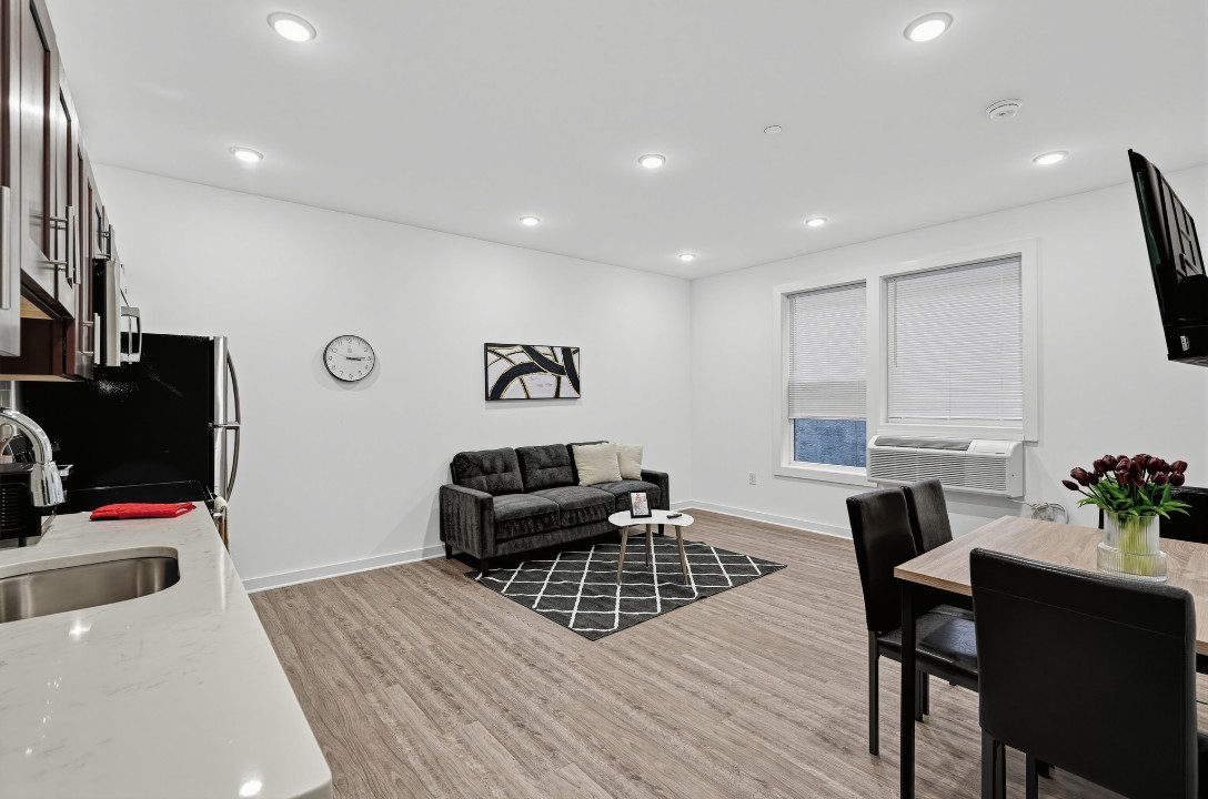 Fairmount Square 1528-2i