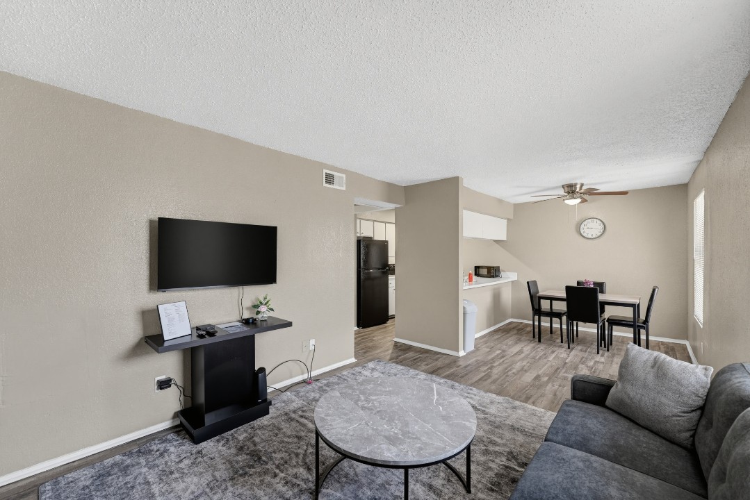 Cleburne Oaks · Unit 48 2/1