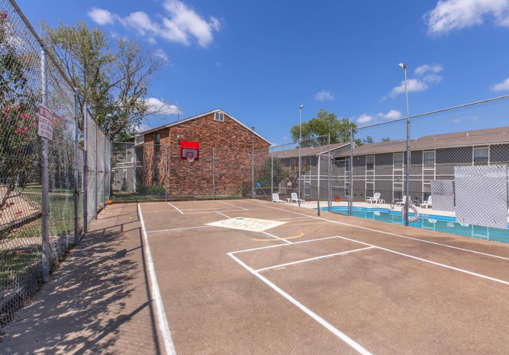 Cleburne Oaks · Unit 48 2/1