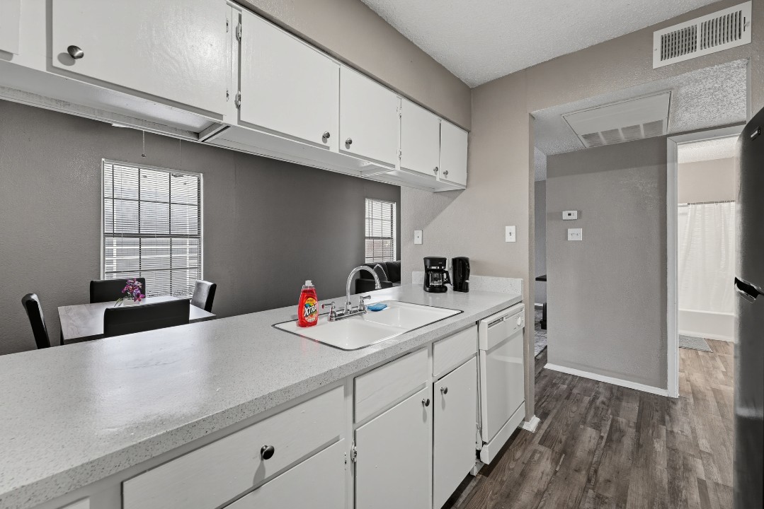 Cleburne Oaks · Unit 48 2/1