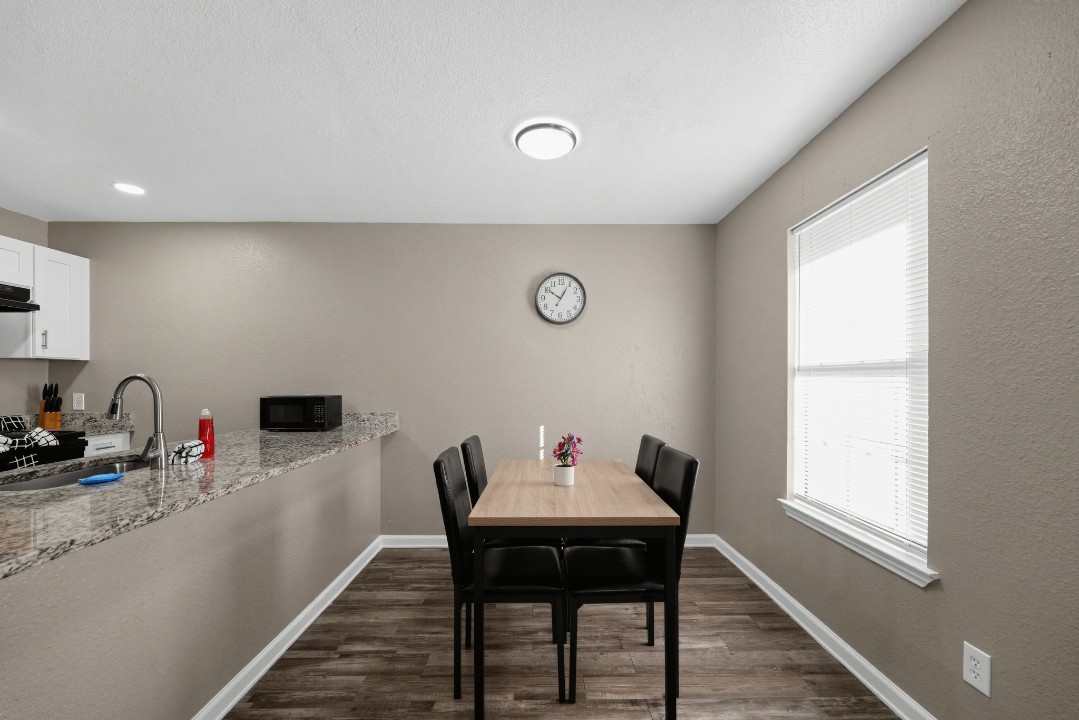 Cleburne Oaks · Unit 148 2/1