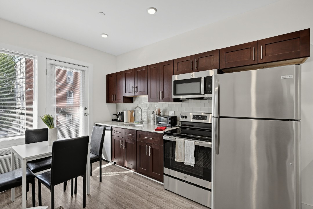 Fairmount Square 1528-2E