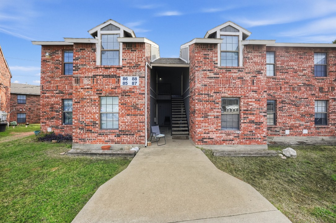 Cleburne Oaks · Unit 086 2/1