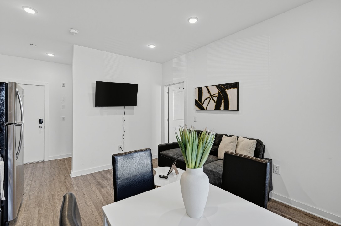 Fairmount Square 1528-2J