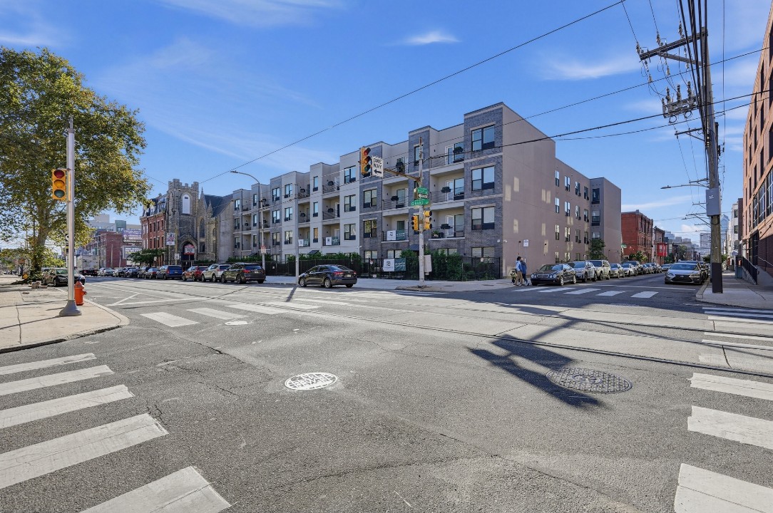 Fairmount Square 1528-2E