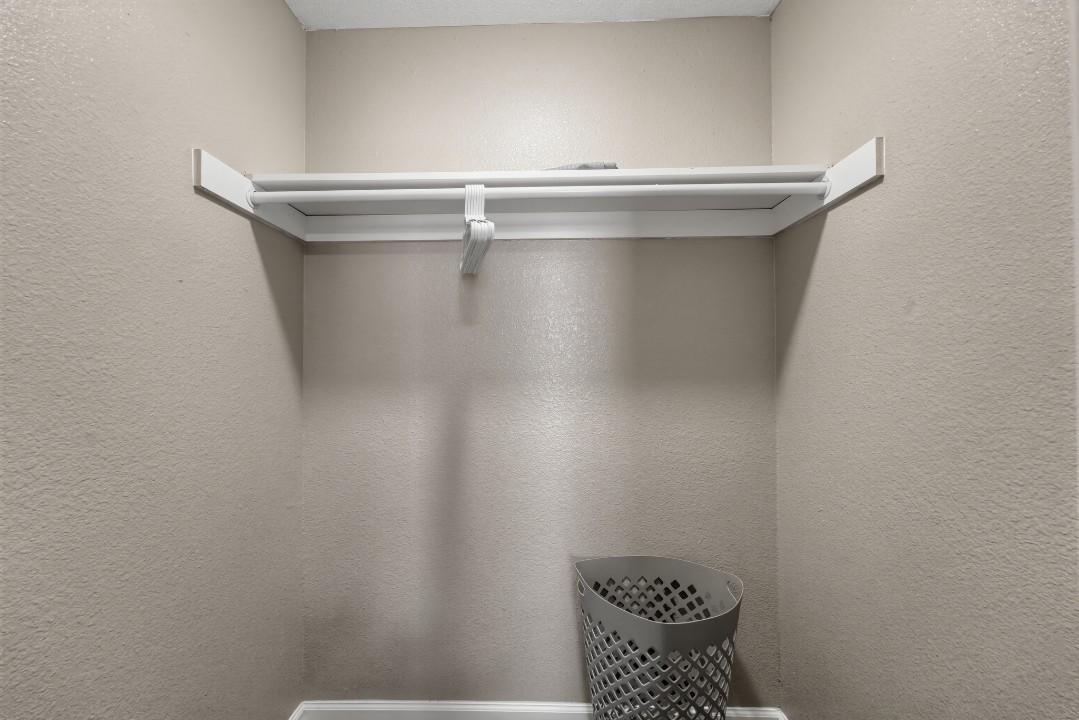 Cleburne Oaks · Unit 148 2/1