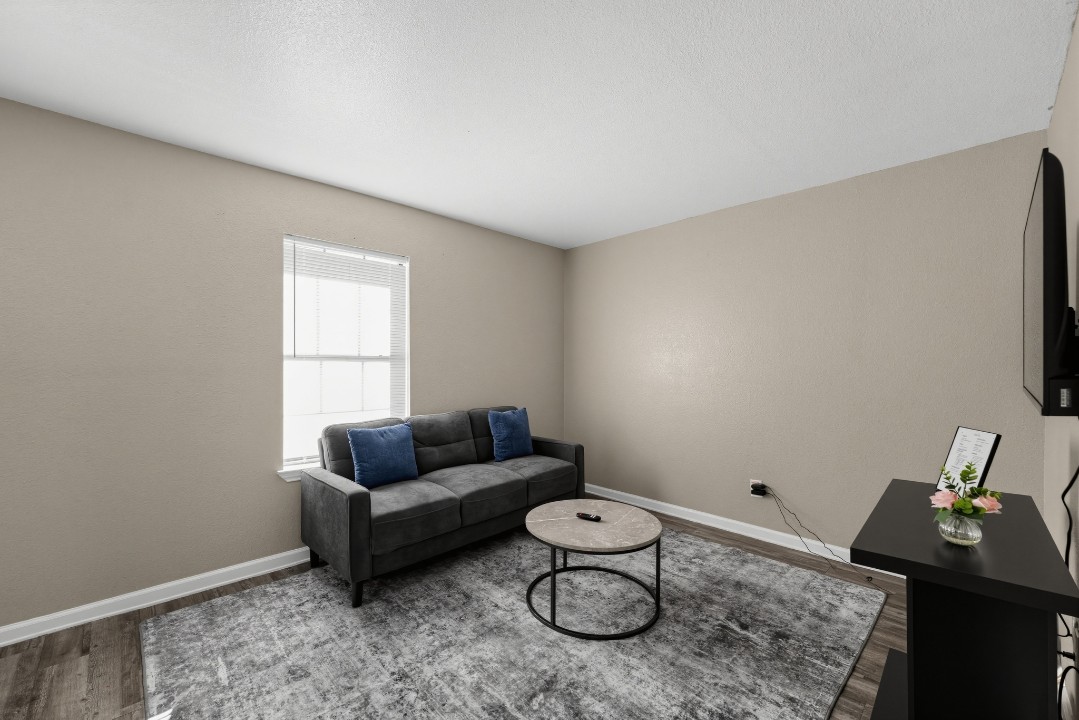 Cleburne Oaks · Unit 148 2/1