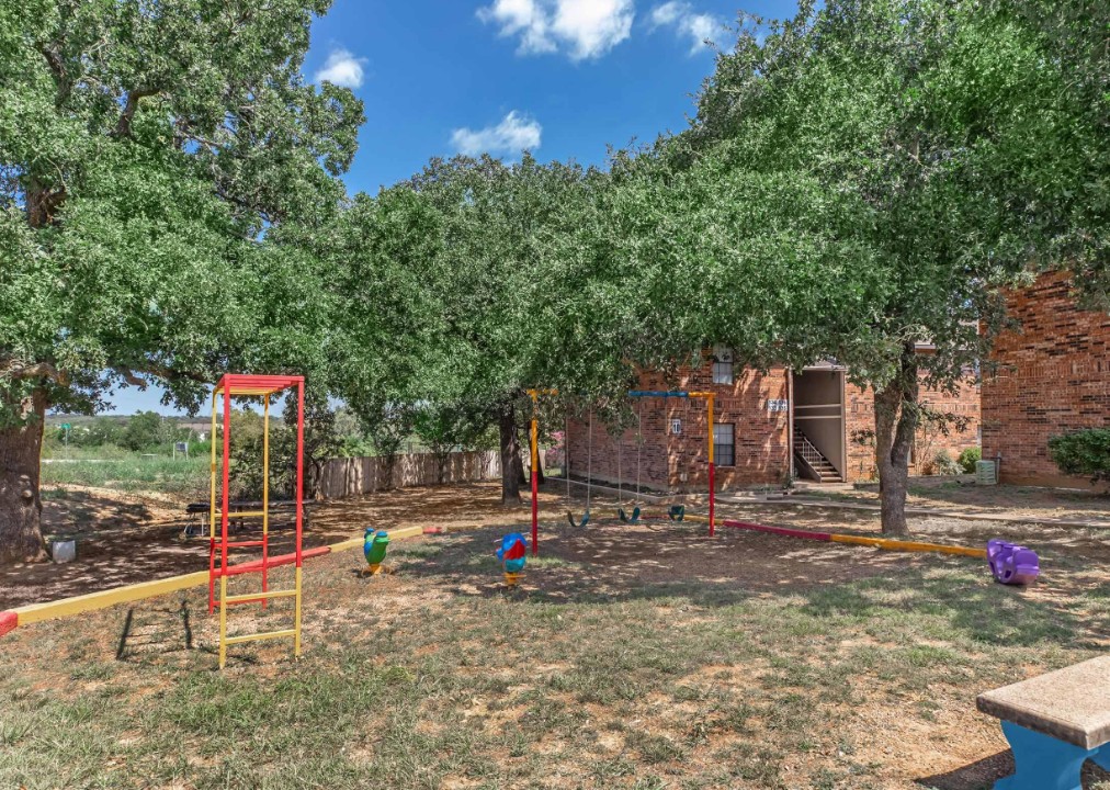 Cleburne Oaks · Unit 086 2/1