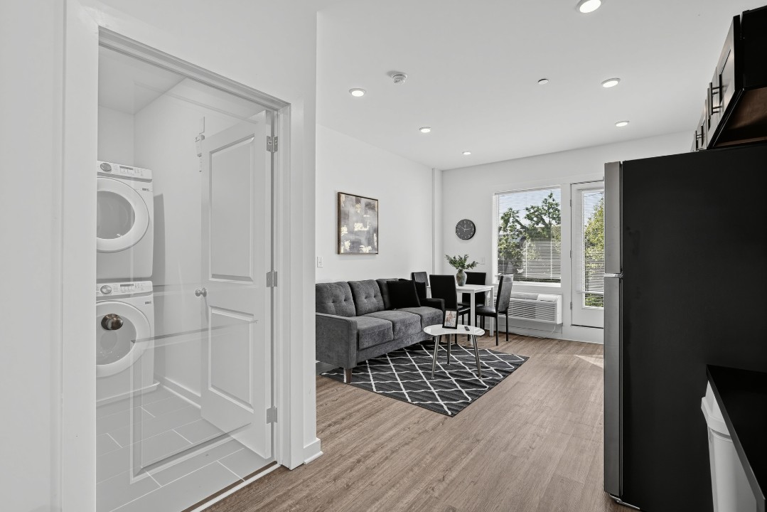 Fairmount Square 1528-3E