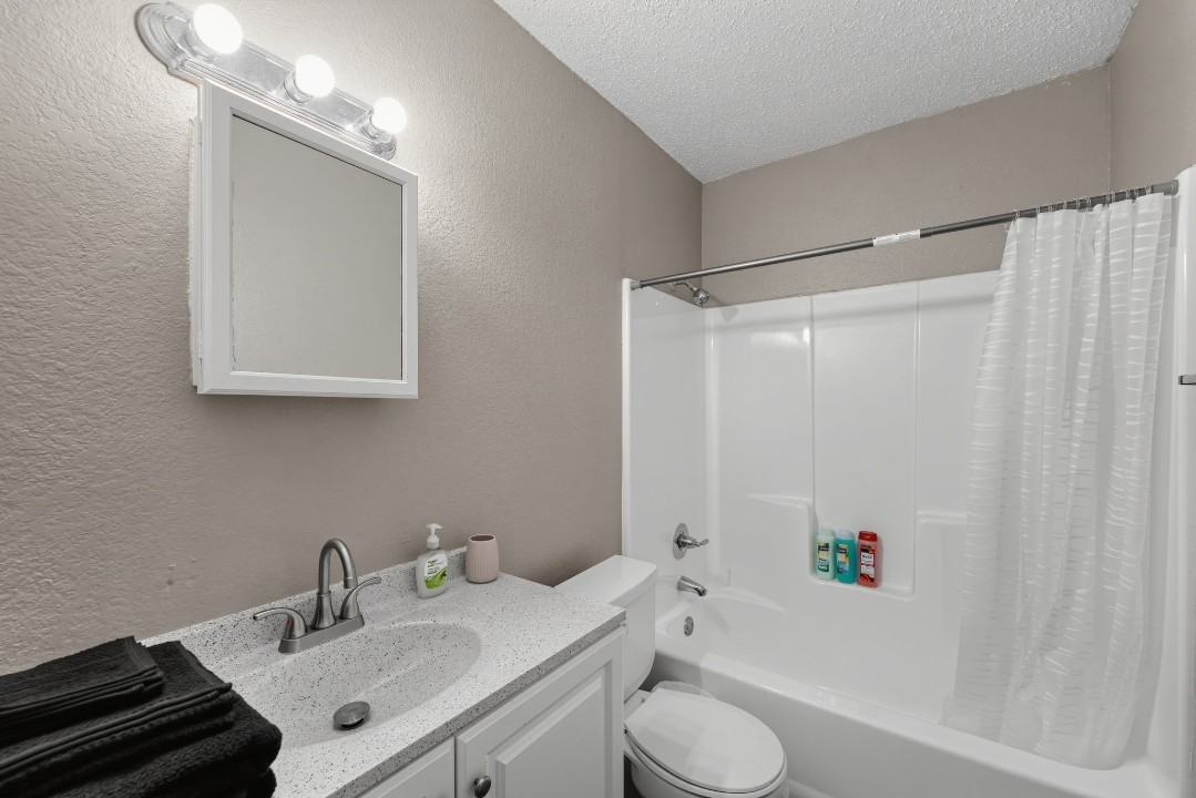 Cleburne Oaks · Unit 48 2/1