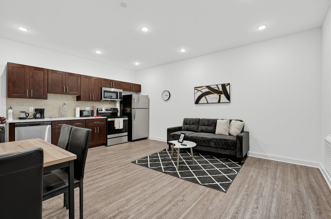 Fairmount Square 1528-2i