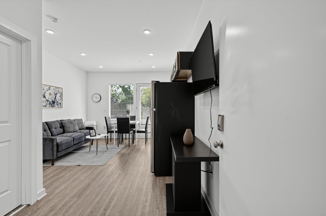 Fairmount Square 1528-2E