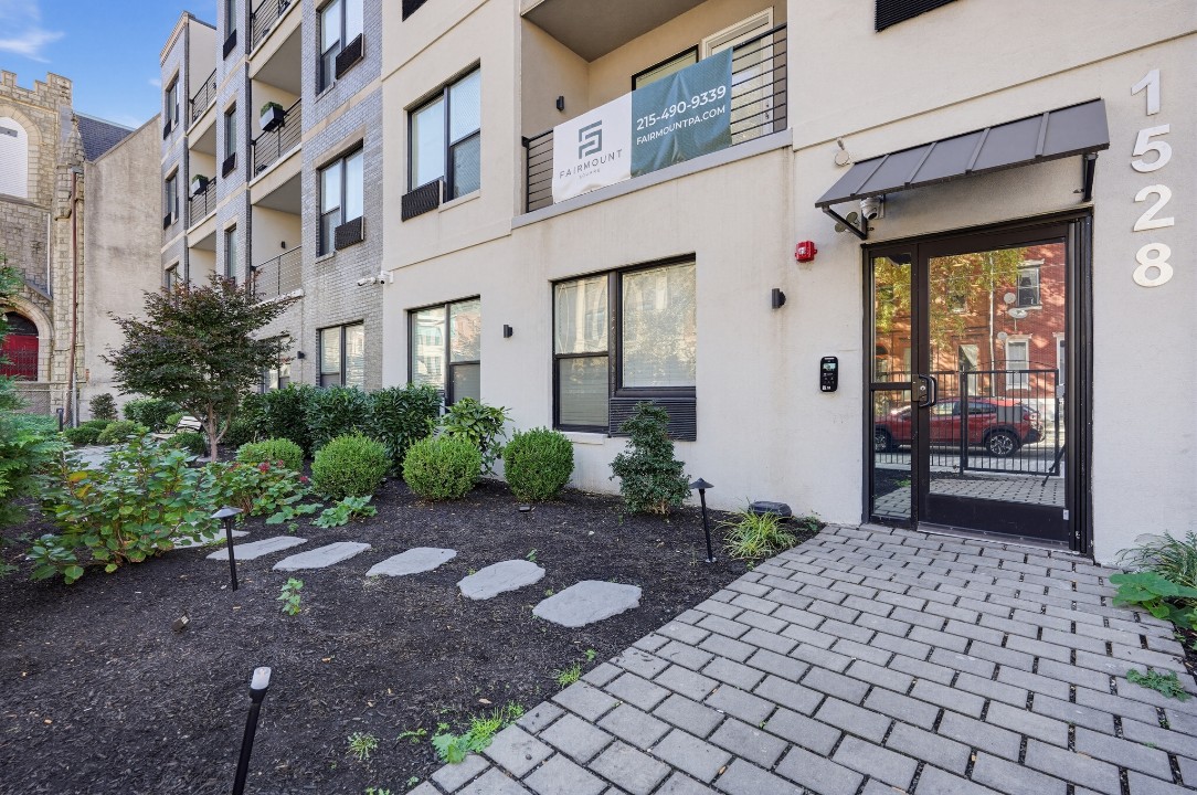 Fairmount Square 1528-2E