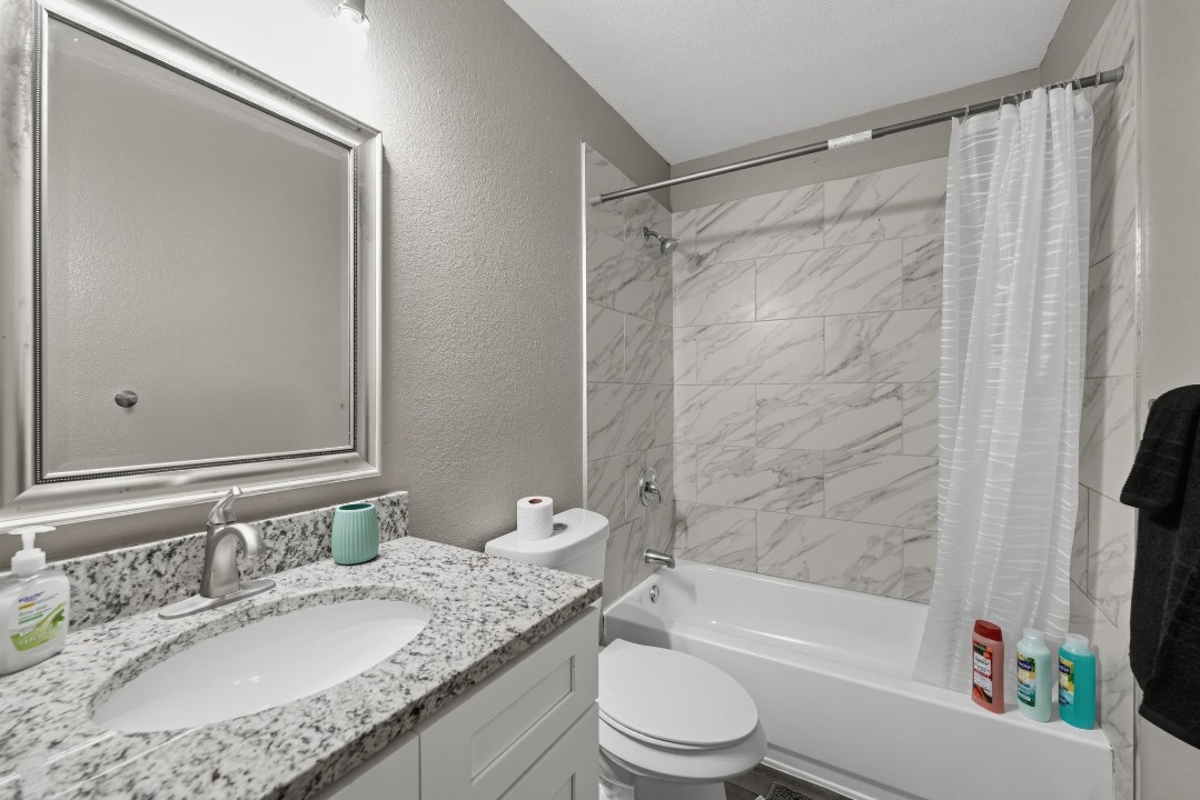 Cleburne Oaks · Unit 148 2/1