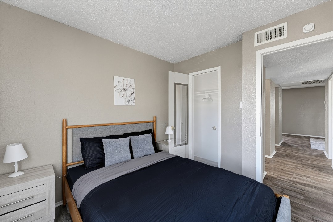 Cleburne Oaks · Unit 48 2/1