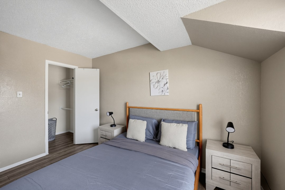 Cleburne Oaks · Unit 086 2/1