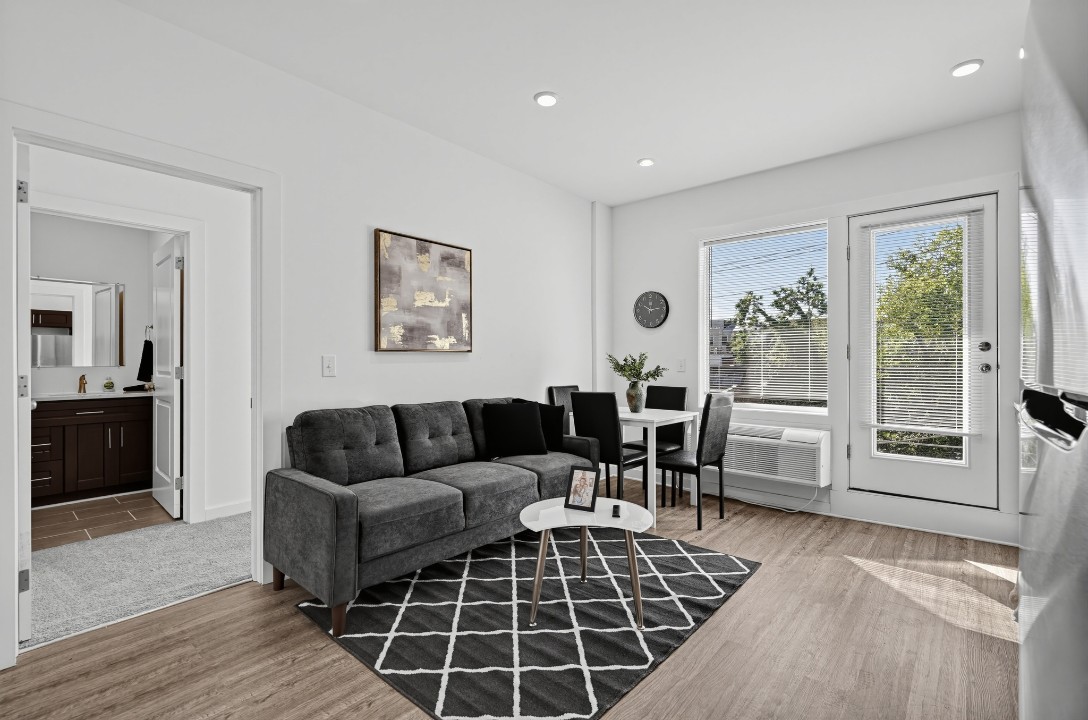 Fairmount Square 1528-3E
