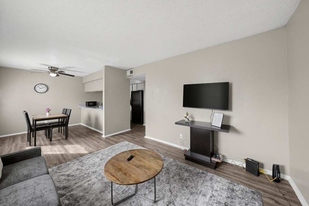 Cleburne Oaks · Unit 086 2/1