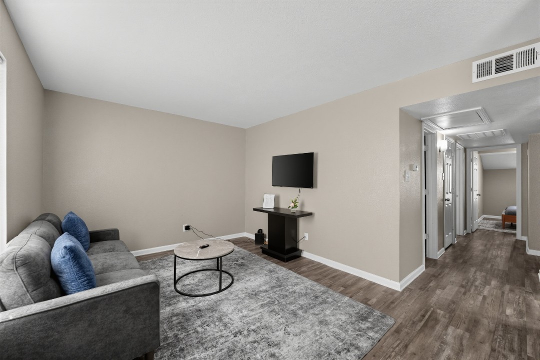 Cleburne Oaks · Unit 148 2/1