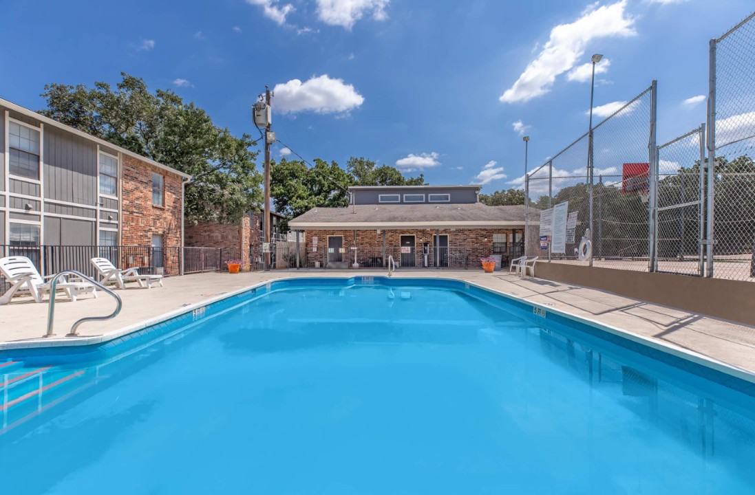 Cleburne Oaks · Unit 48 2/1