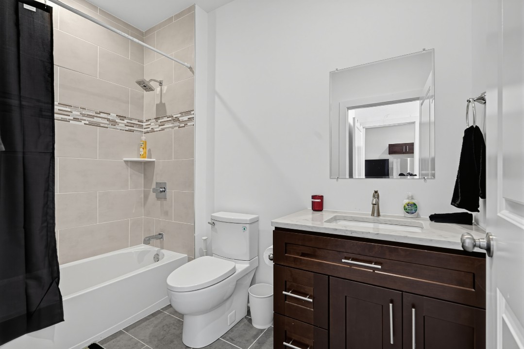 Fairmount Square 1528-3E