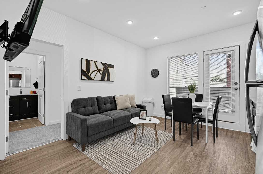 Fairmount Square 1528-2J