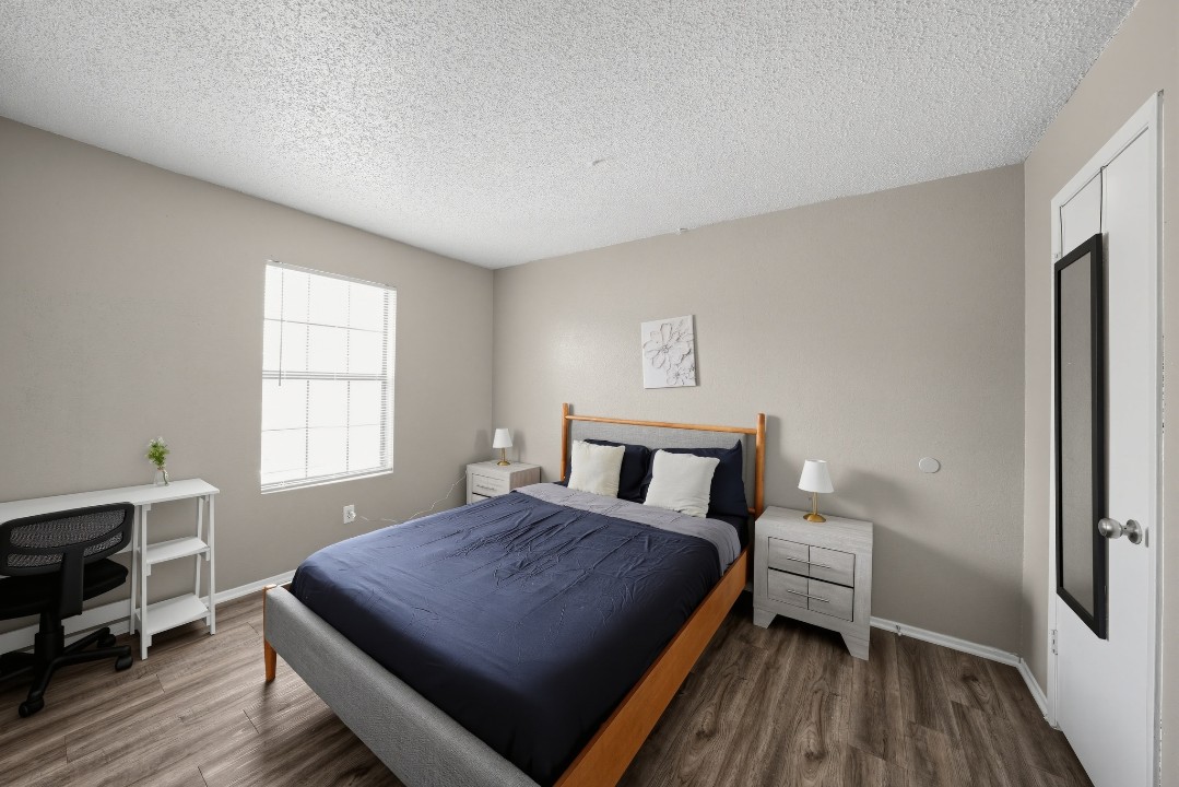 Cleburne Oaks · Unit 086 2/1