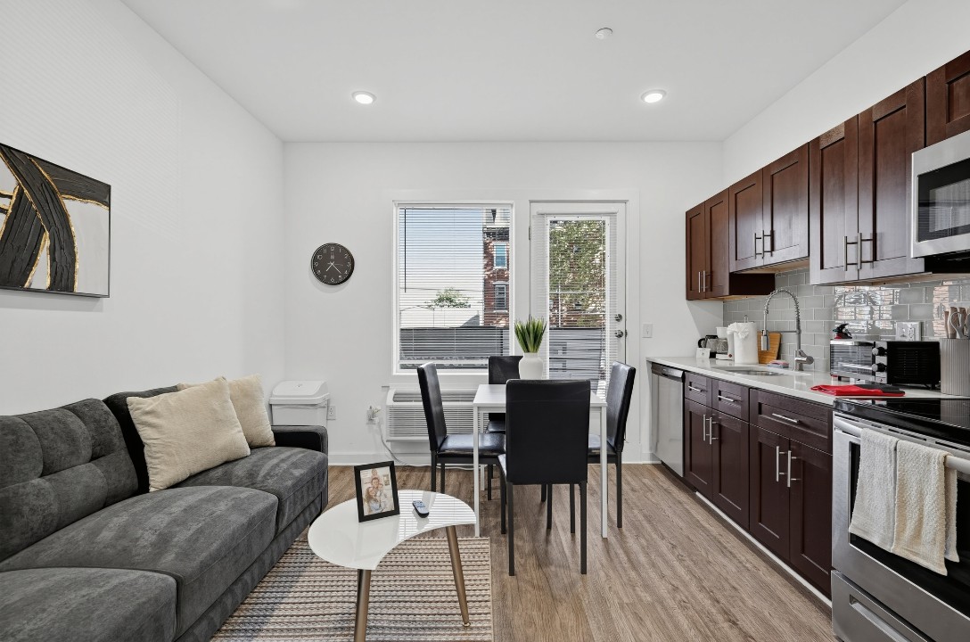 Fairmount Square 1528-2J