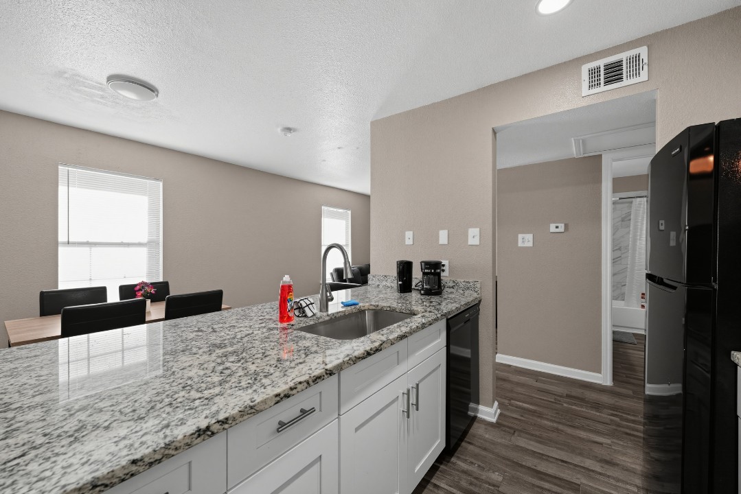 Cleburne Oaks · Unit 148 2/1