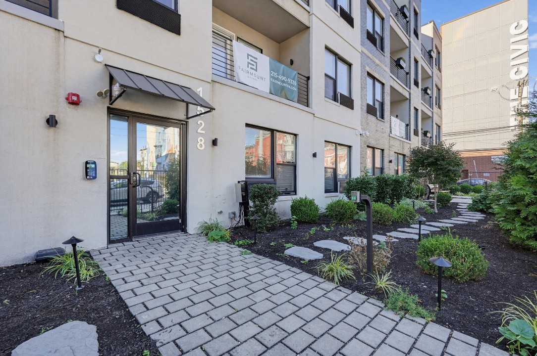Fairmount Square 1528-2E