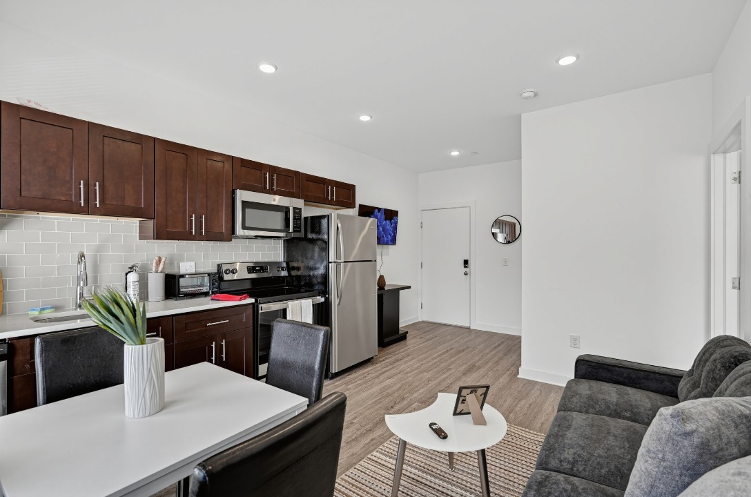 Fairmount Square 1528-2E
