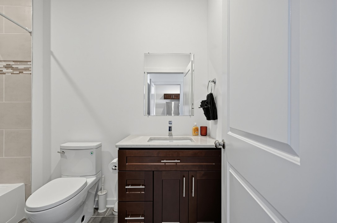 Fairmount Square 1528-2J